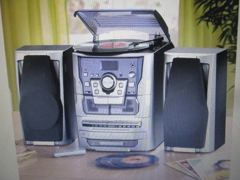 lot 62 image: 6-in-1 Deluxe Turntable, iPodMP3, ...