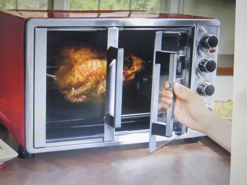 lot 82 image: Double-Door Toaster Oven with Conve...