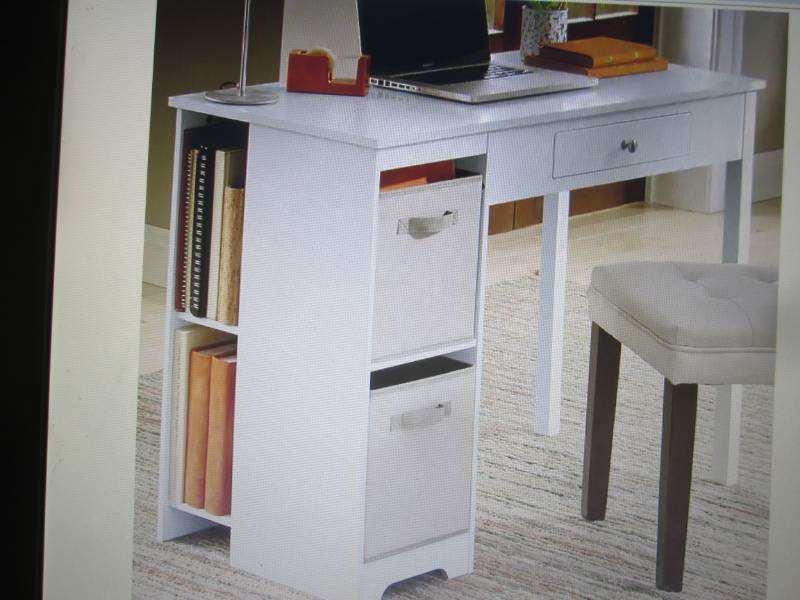 lot 95 image: Single Pedestal Desk with Shelves o...