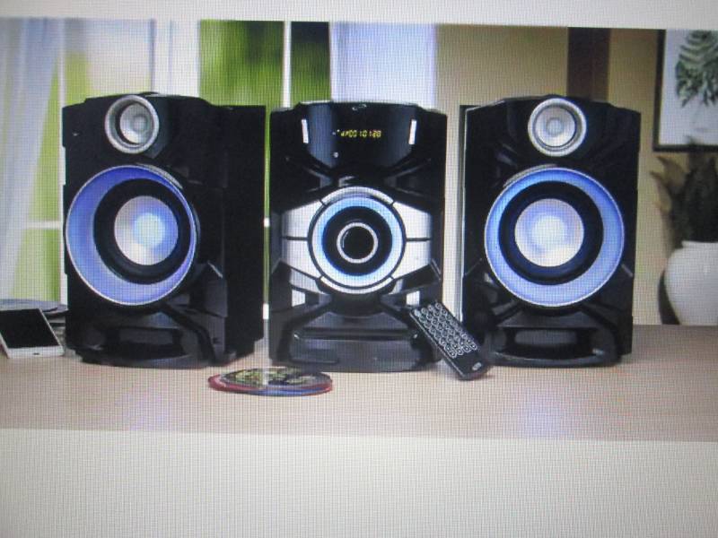 lot 109 image: CD Stereo Music System with FM Radi...