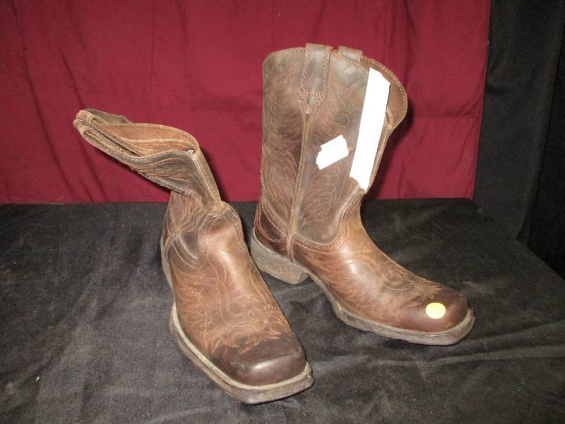 Ariet New Boots size 8 12 barely worn