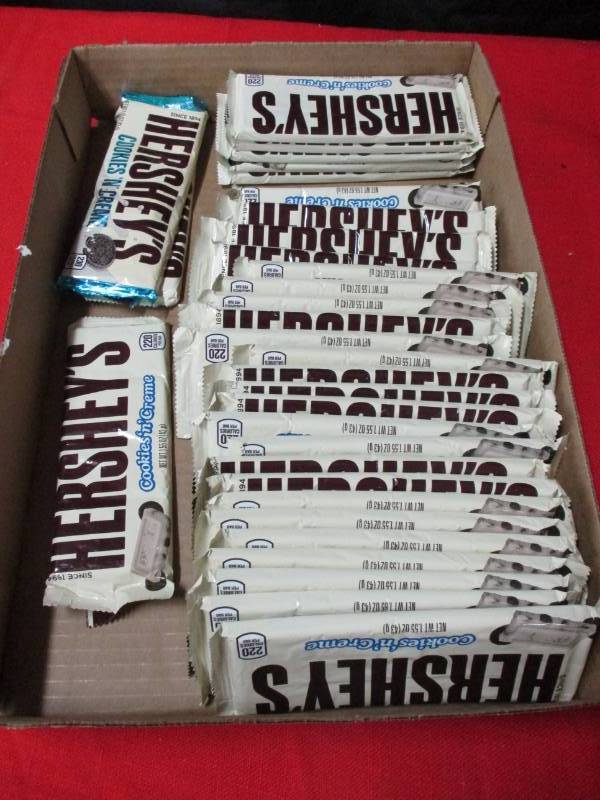 32 white chocolate herseys bars