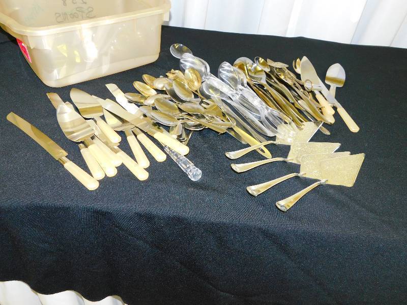 SERVING UTENSILS
