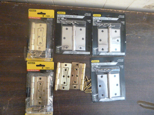 lot 26 image: NEW Stanley Hinges