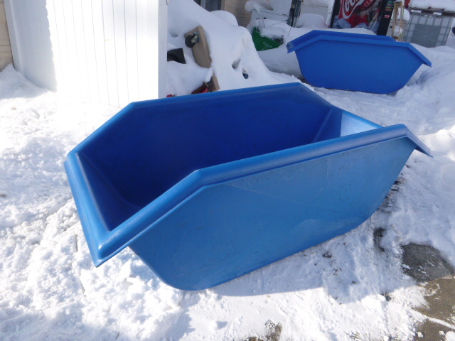 lot 6 image: NEW PolyDome Feed Cart