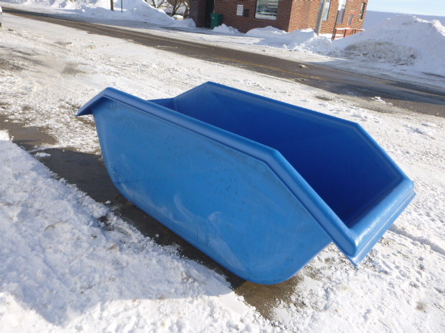 lot 7 image: NEW PolyDome Feed Cart