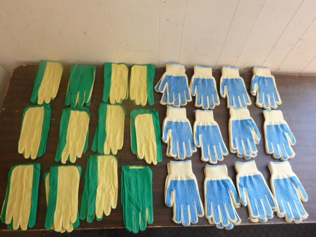 lot 23 image: 24 NEW Pairs of Work Gloves