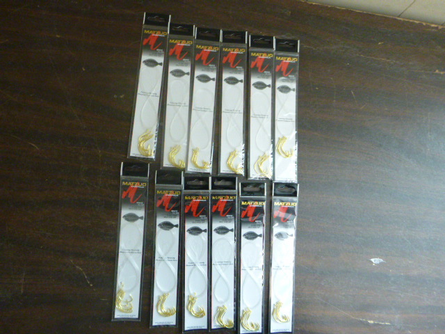 lot 33 image: 12 NEW Packs of Matzuo Flue Hook Gold Wide Gap Hooks
