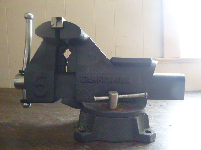 lot 37 image: Craftsman 6 Vise