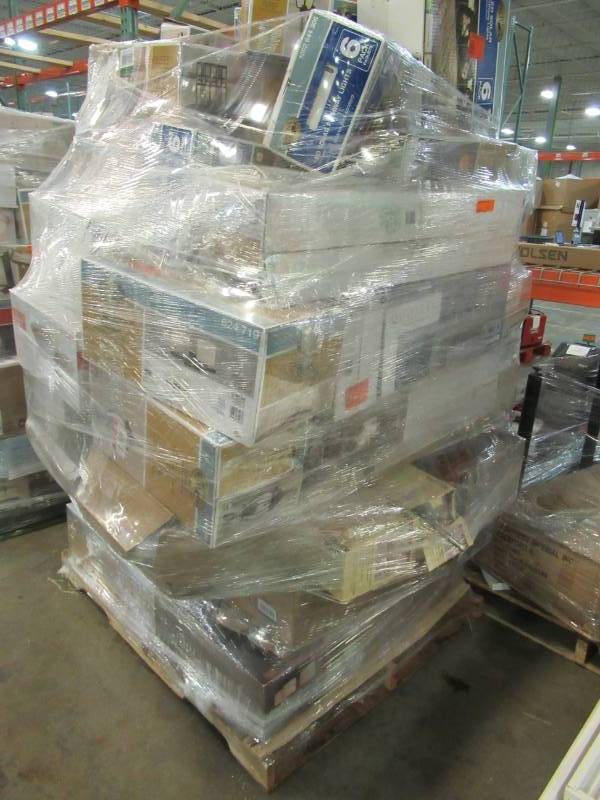 lot 1 image: WHOLESALE MIXED PALLET OF RETURNS - INDOOR AND OUTDOOR LIGHTING