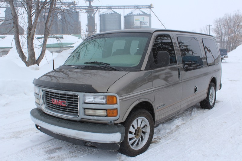 lot 3457 image: 2000 GMC Savana 1500 Conversion Van - 143,129 Miles -