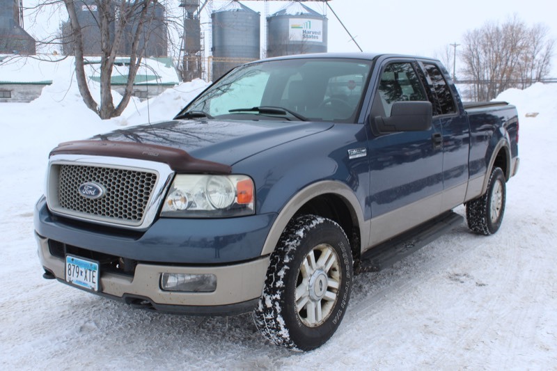 lot 3456 image: 2004 Ford F150 Lariat Extended Cab 4x4 - BRAND NEW TIRES