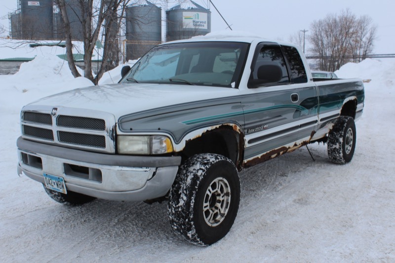 lot 3464 image: 1998 Dodge Ram 2500 Extended Cab 4x4