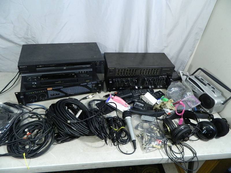 lot 126 image: Rack Mount Audio, music cords, and more.