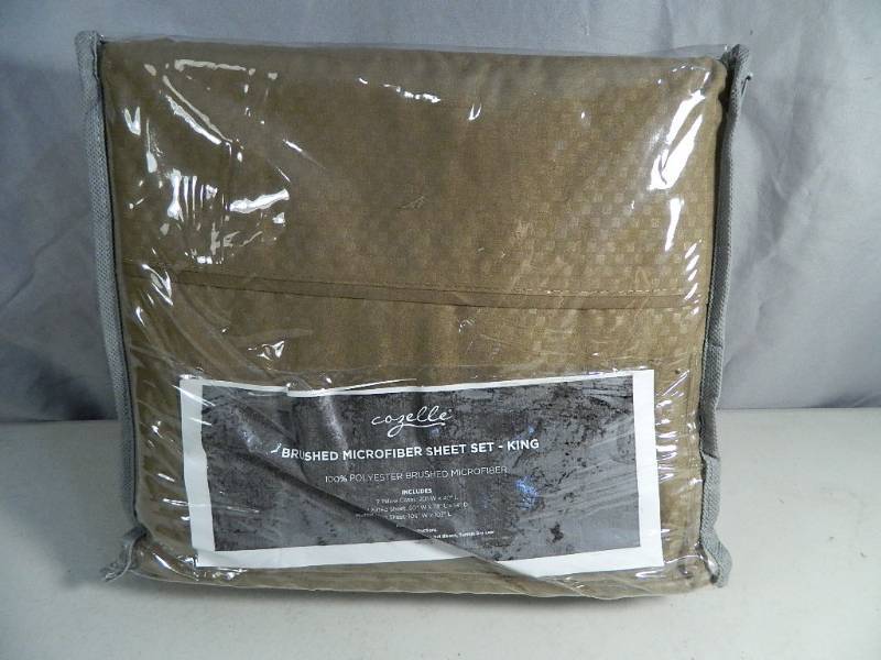 lot 10 image: New 4 Piece King Sized Sheet Set