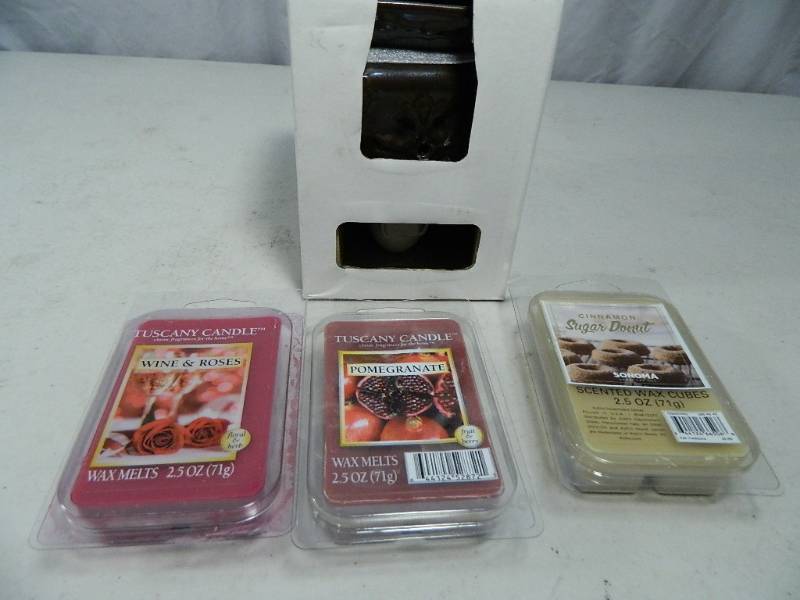 lot 40 image: New Wax Warmer and Scented Wax