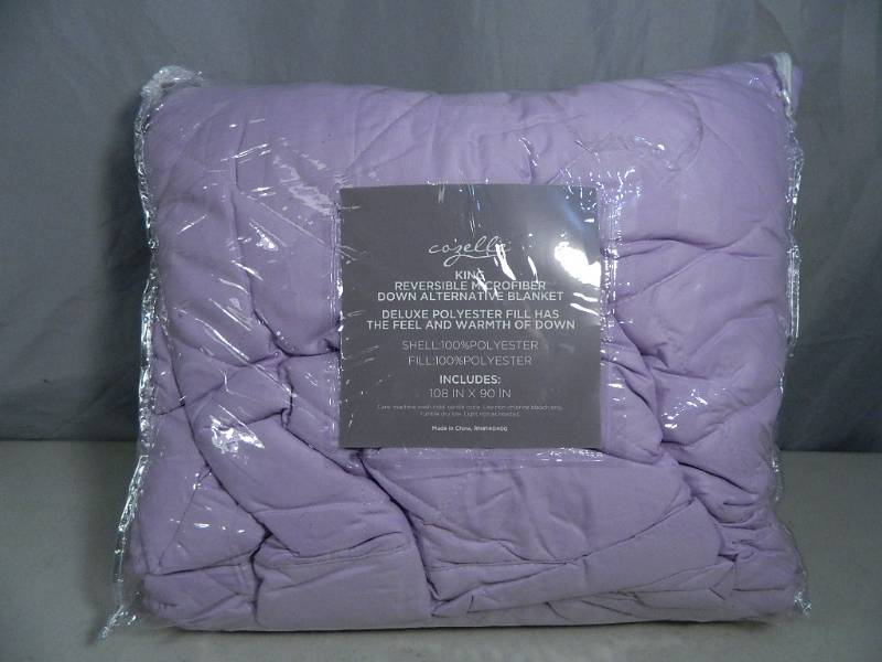 lot 67 image: New King Microfiber Down Alternative Blanket