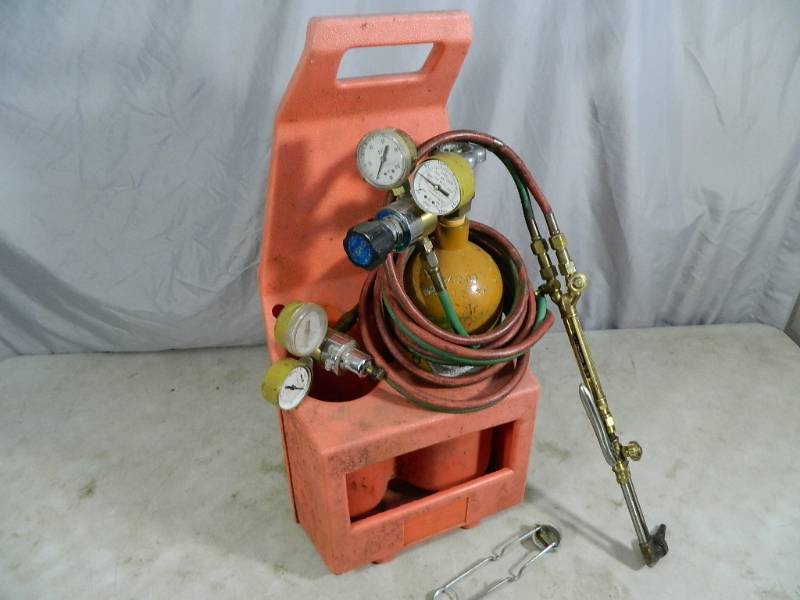 lot 5 image: Portable Cutting Torch Set with Tank