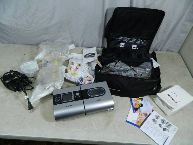 lot 12 image: Resmed AutoSet H5i CPAP Machine