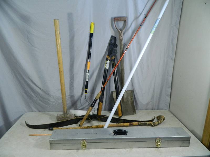 lot 95 image: Cascade Bow, Long Handle Tools