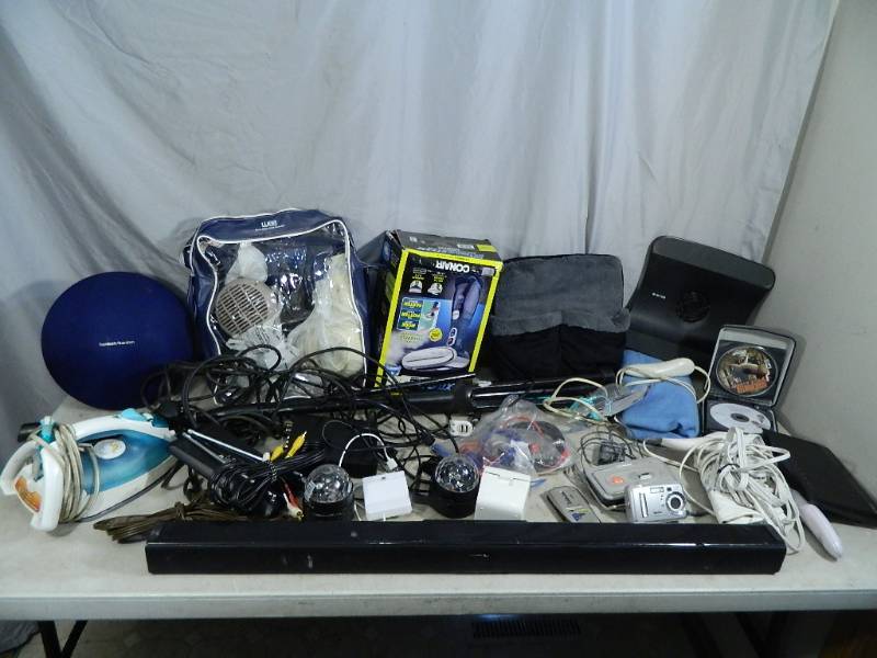 lot 122 image: Assorted Electronics