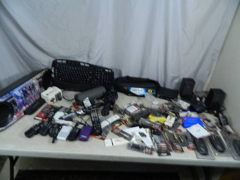 lot 127 image: New Cables, Adaptors, Assorted Electronics