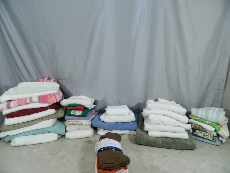 lot 141 image: Over 50 Assorted Towels