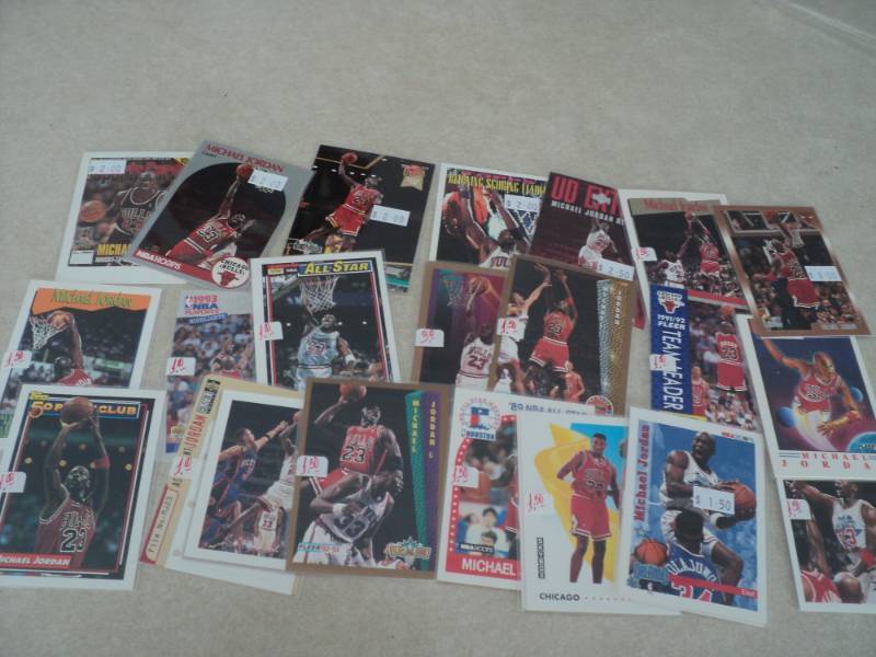 25 Michael Jordan Cards...