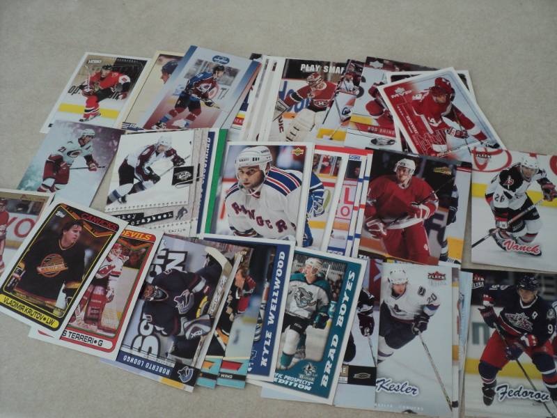 50 Hockey Star Cards...