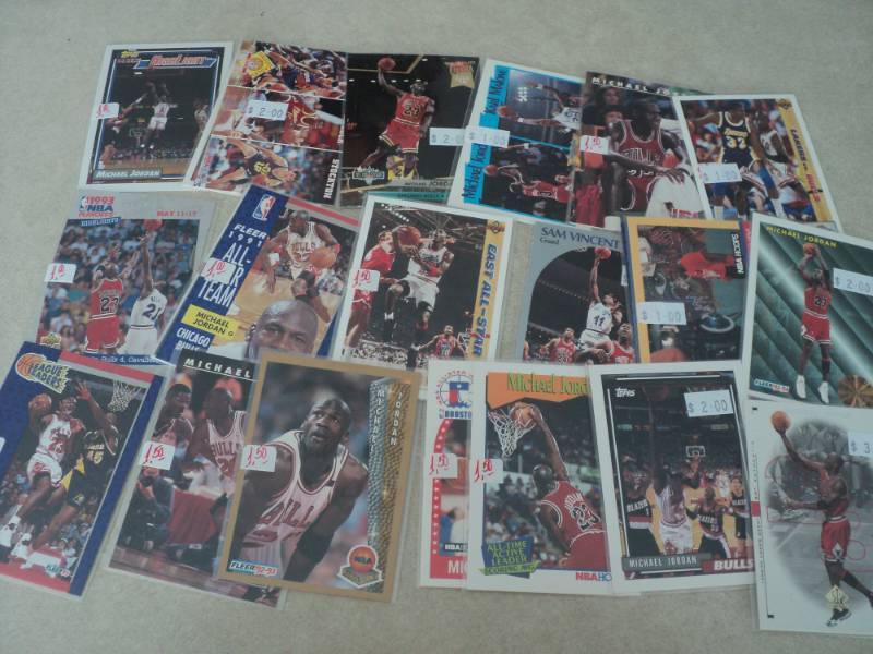 25 Michael Jordan Cards...