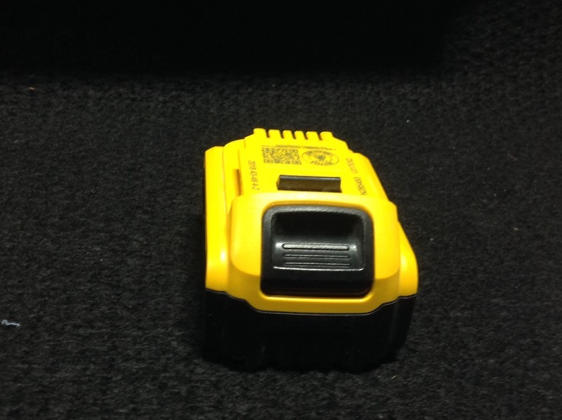 lot 107 image: DEWALT 20-Volt MAX XR Lithium-Ion Premium Battery 4.0Ah in working conditions