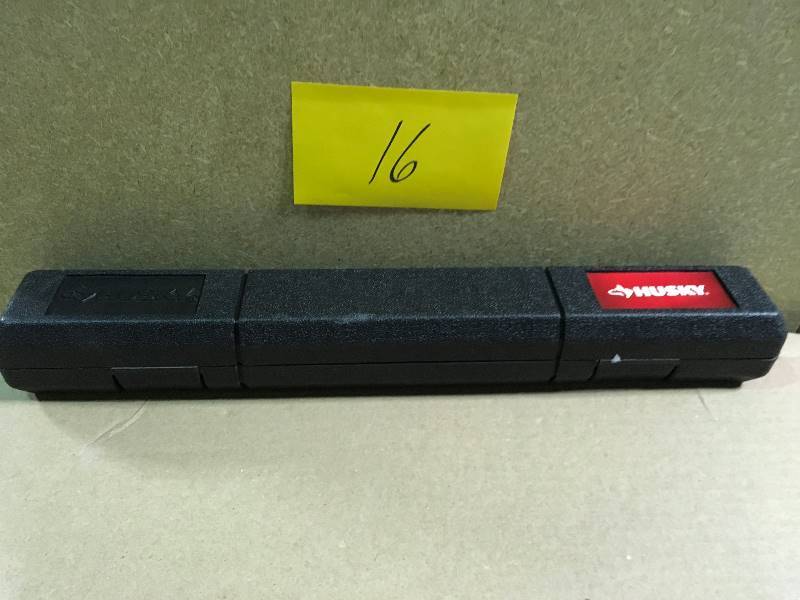 lot 16 image: HUSKY Torque Wrench used in working condition