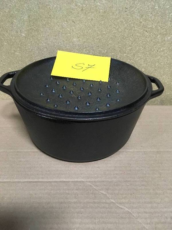 lot 57 image: Cast Iron 5 Quart Dutch Oven With Loop Handles in like new condition