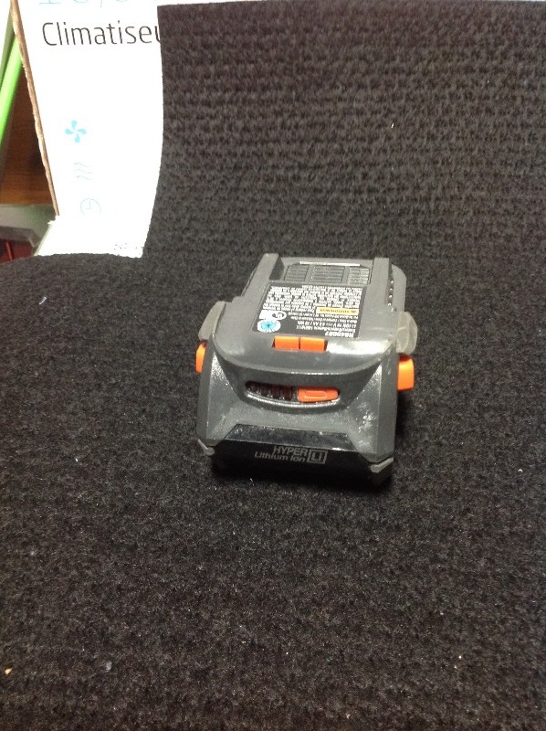 lot 109 image: Ridgid 18-Volt Lithium Ion 4-AmpHour R840087  in working conditions