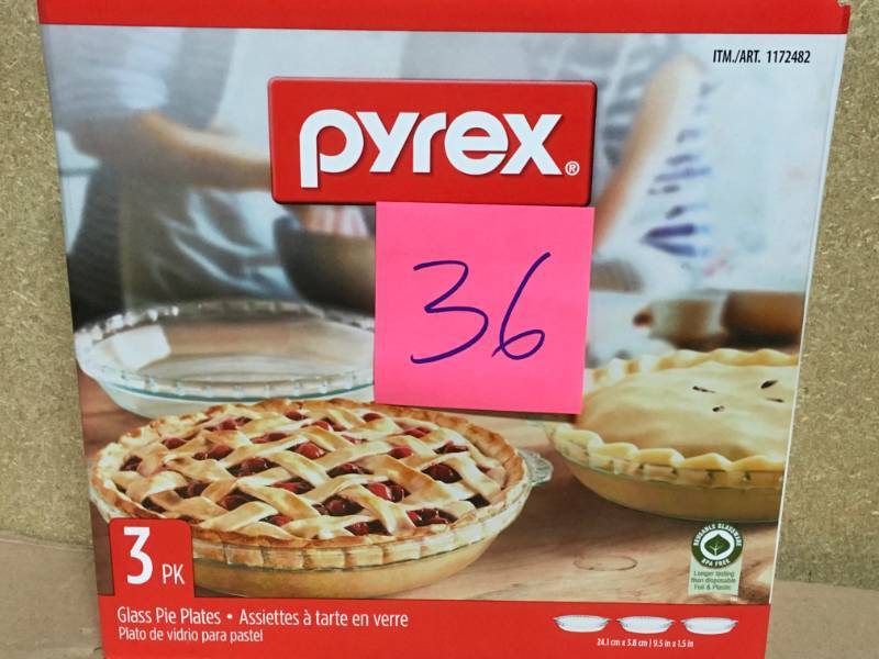 lot 36 image: Pyrex 3 Pack Glass Pie Plates not used
