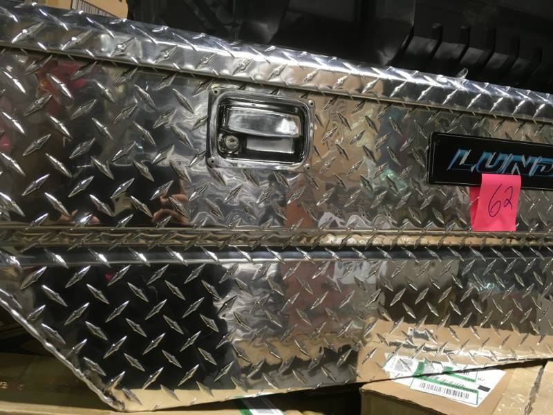 lot 62 image: LUND TRUCK TOOL BOX in very good condition