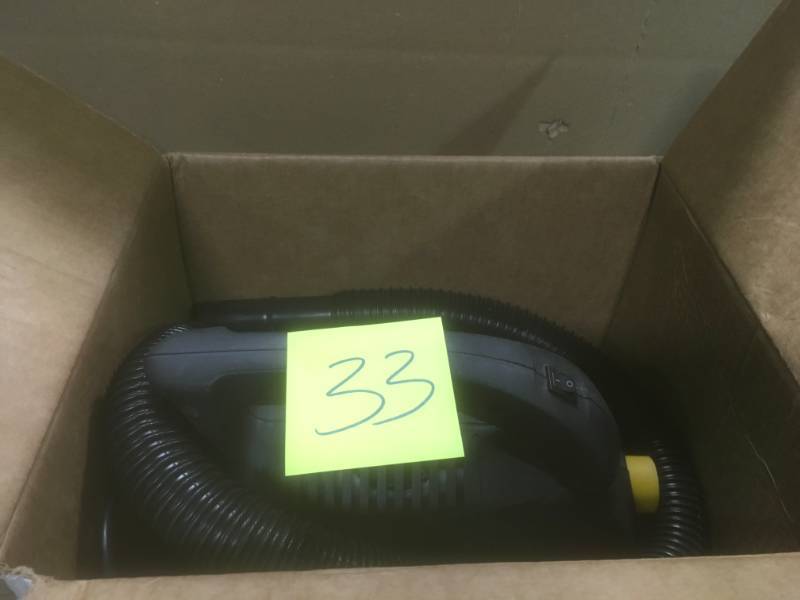 lot 33 image: Stinger 2.5 Gal. 1.75-Peak HP Compact Wet Dry Vac USED in good condition