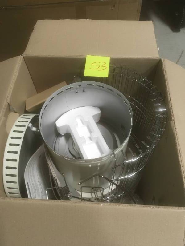 lot 53 image: DuraHeat 23,800 BTU Indoor Kerosene Portable Heater  in like new condition