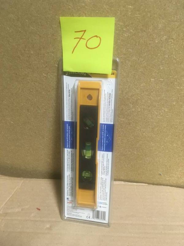 lot 70 image: Zircon StudSensor HD55 Stud Finder  in like new condition
