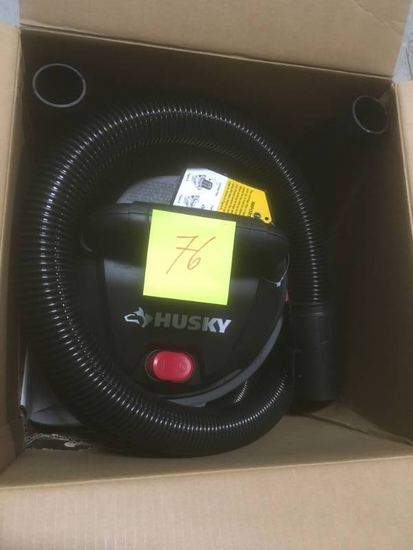 lot 76 image: Husky 4 Gal. Portable Poly WetDry Vacuum in good condition
