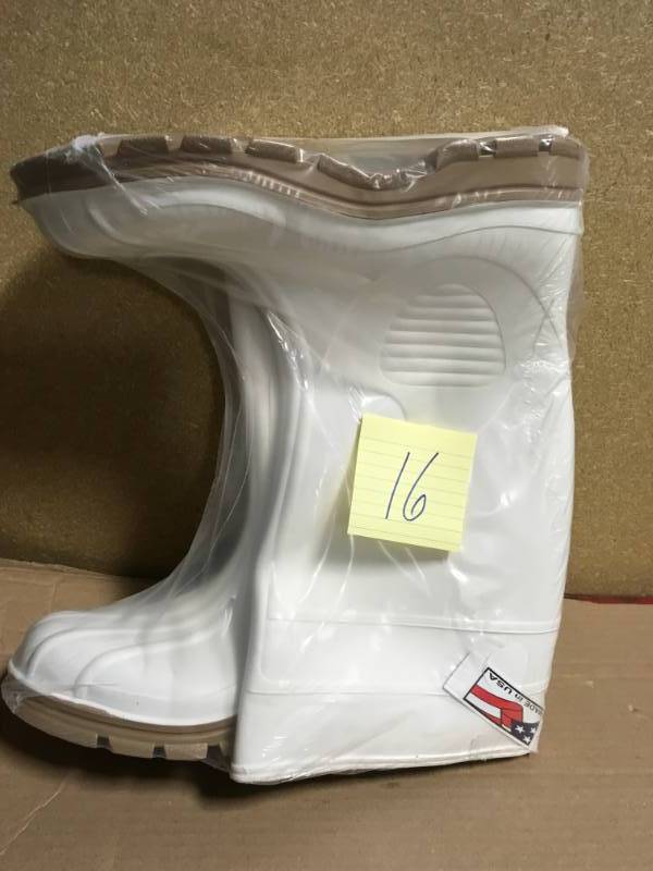 lot 16 image: West Chester White PVC Boot Size 9 not used