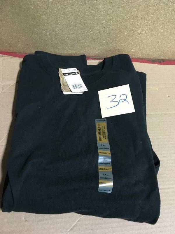 lot 32 image: Carhartt Signature Sleeve Logo T-Shirt - Long-Sleeve - Mens Black, XXL not used