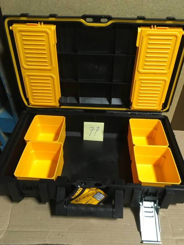 lot 77 image: DEWALT ToughSystem DS130 22 in. Tool Box MISSING SEE PHOTO DAMAGE LATCH