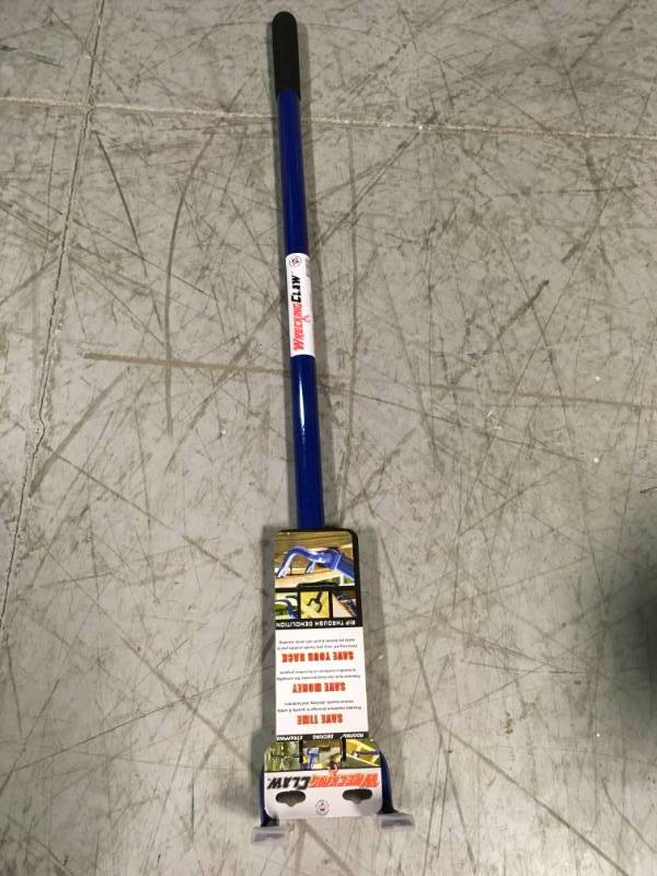 lot 108 image: Wrecking Claw 45 in. Double Cats Paw Wrecking Bar