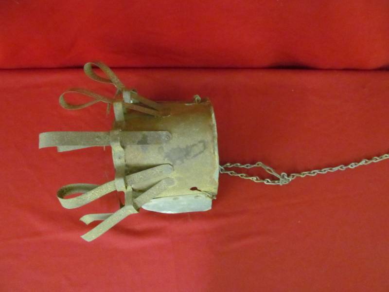 lot 8 image: vintage calf weaner