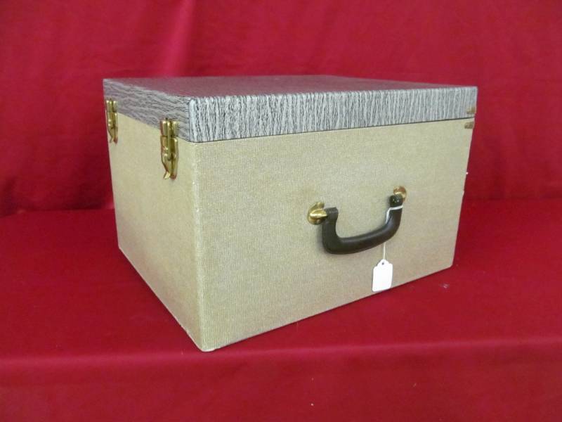 lot 22 image: Lp storage box carrying case