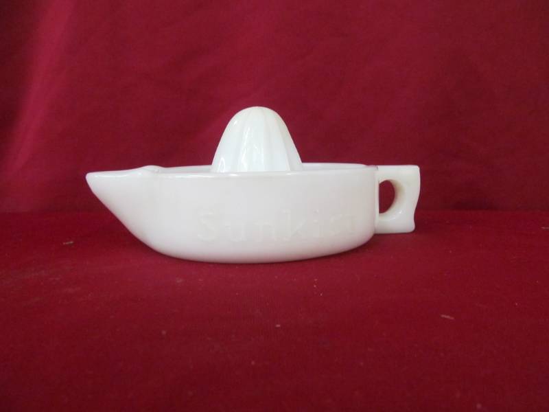lot 32 image: Sunkist juicer