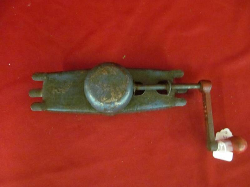 lot 35 image: vintage ice cream crank part