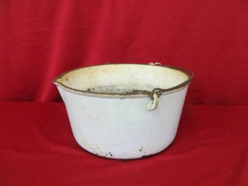 lot 49 image: cast iron kettle