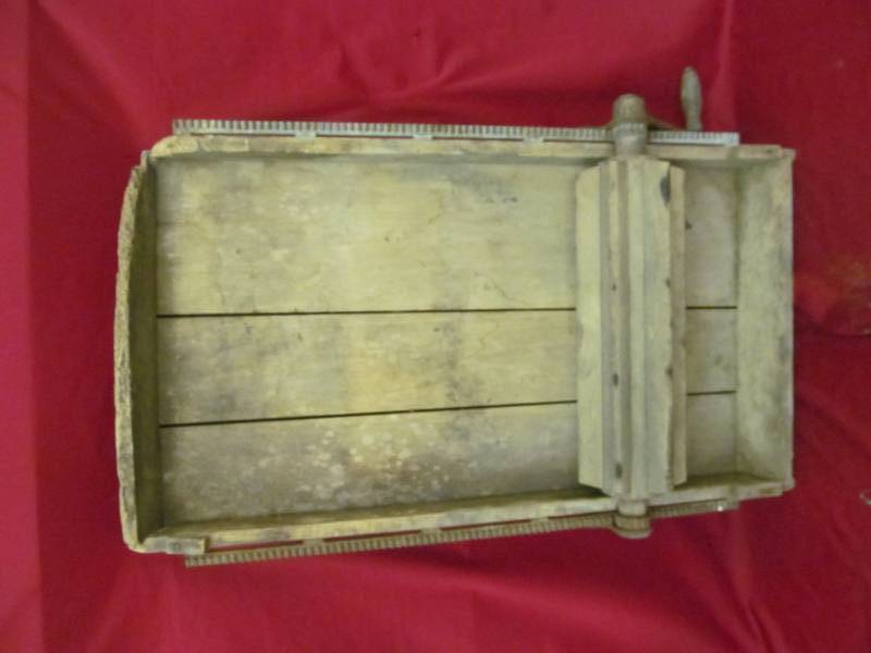 lot 56 image: vintage American wooden ware